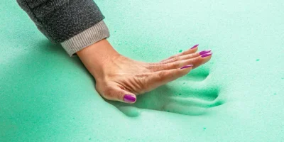 Visco (paměťová, líná, viskoelastická) pěna